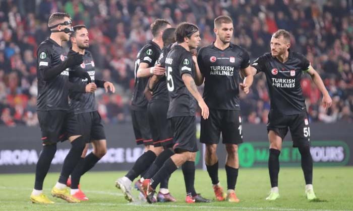 Prag’dan 1 puanla dönen Sivasspor, Konferans Ligi’nde son 16’ya kaldı