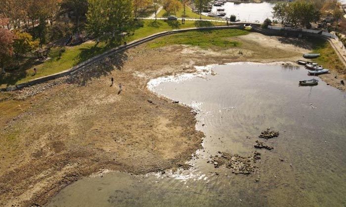 İznik Gölü’nde tehlikeli görüntü…Sular altındaki bazilika günyüzüne çıktı