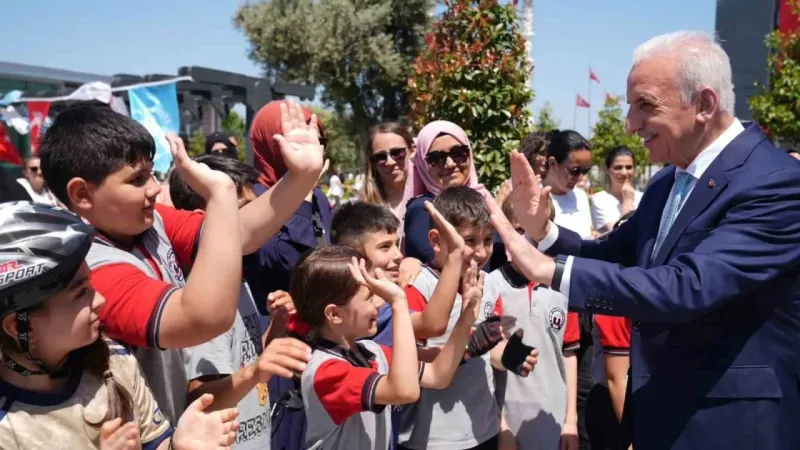 Ümraniye’de 500 bisiklet tutkunu çocuk kıyasıya yarıştı