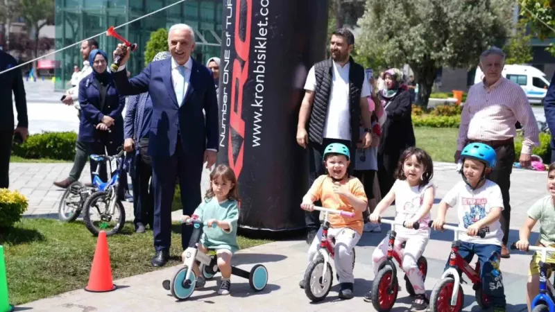 Ümraniye’de 500 bisiklet tutkunu çocuk kıyasıya yarıştı