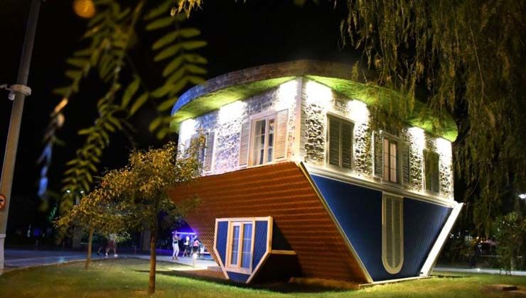 Antalya’daki ters ev ziyaretçi akınına uğruyor