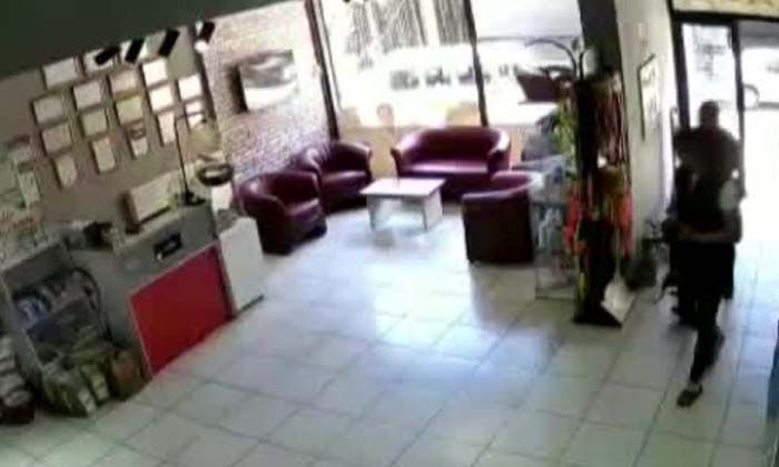 Muayene ücreti ödemek istemeyen şahıslar, veteriner hekim ve teknikeri darp etti