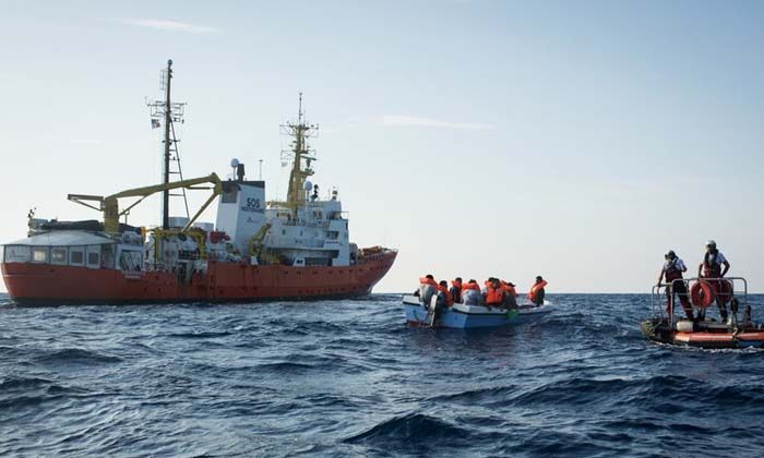 İtalya hükümeti göçmenleri kurtaran STK gemisine limanlarını kapattı