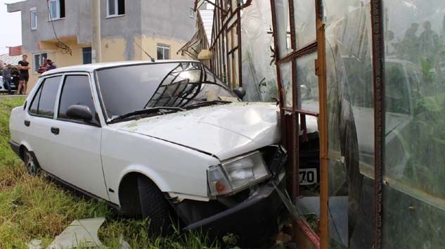 Sokağa çıkması yasak genç, polisten kaçmaya çalışırken kaza yaptı