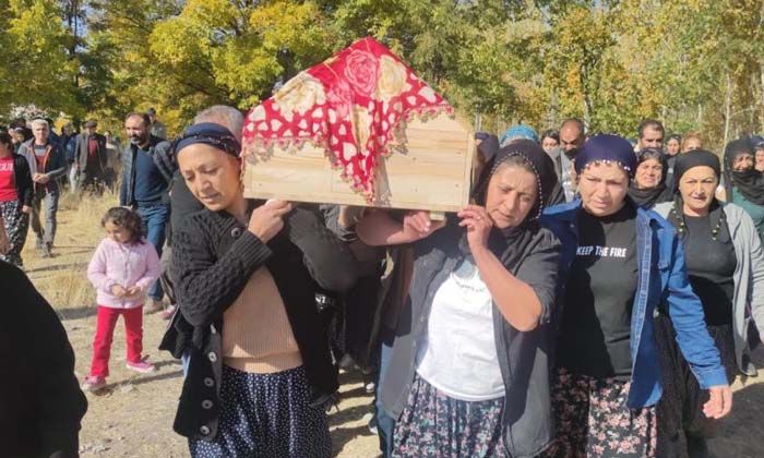 Metrobüs durağında uğradığı öldürülen Neriman Sakallı’nın cenazesi Tunceli’ye gönderildi
