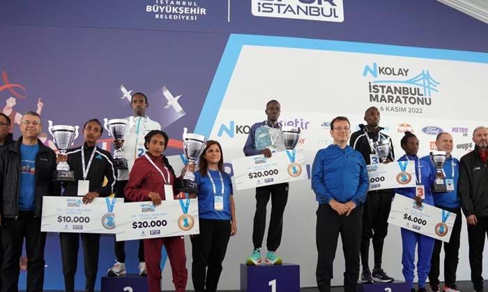 44. İstanbul Maratonu’nda dereceye giren sporculara ödülleri verildi