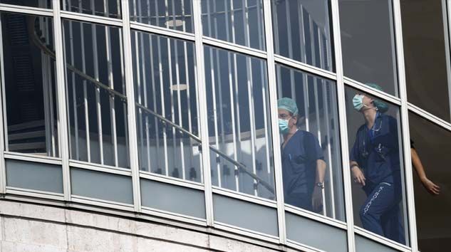 İspanya’da bilanço ağırlaşıyor: 11 bin 744 ölüm