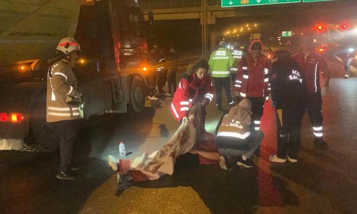 TEM’de akılalmaz kaza: İki kişi ağır yaralandı TEM’de akılalmaz kaza: İki kişi ağır yaralandı