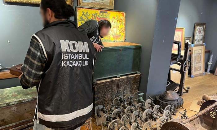 İstanbul’da tarihi eser operasyonu: Sultan Abdülmecid tuğralı vakfiye ele geçirildi