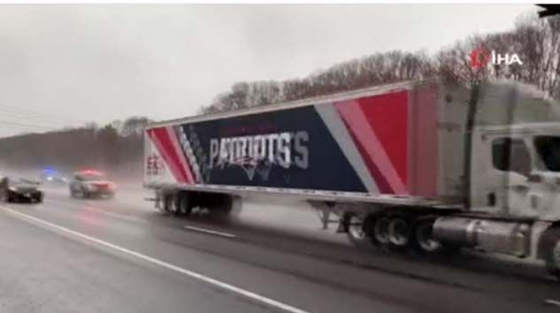 ABD’de polis eskortuyla New York’a 300 bin koruyucu maske sevkiyatı yapıldı