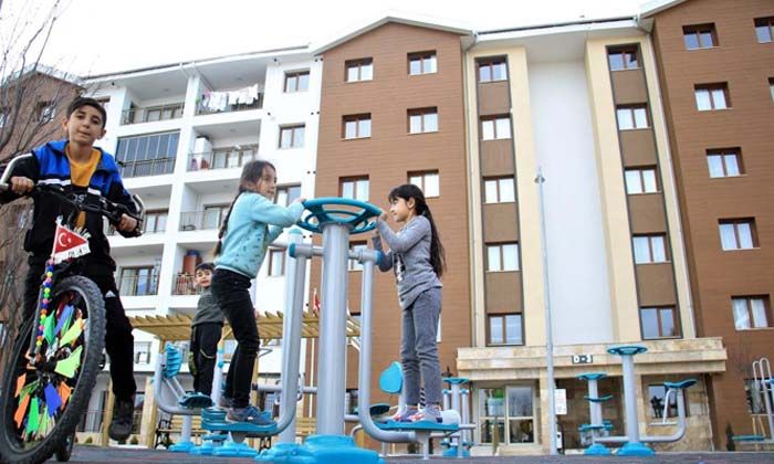 Depremzedeler: Devletimiz evimizi yaptı verdi, kim bize ev yapacaktı