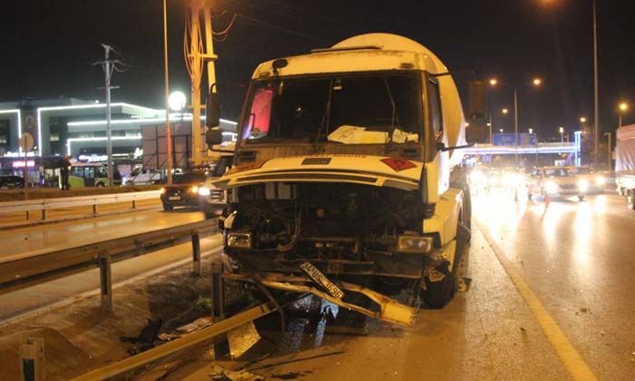 LPG yüklü tanker kaza yaptı, patlamaması faciayı önledi