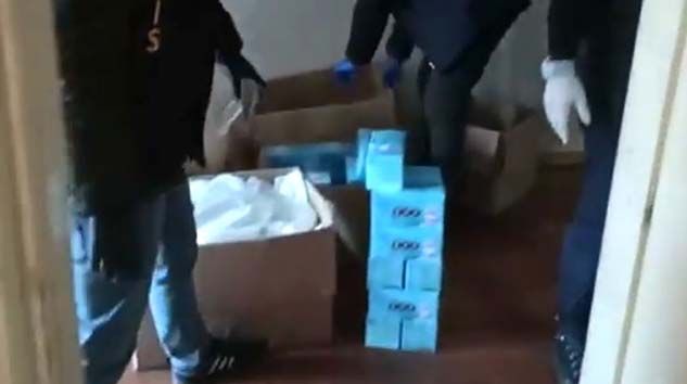 Ümraniye’de kaçak maske imalathanesine baskın