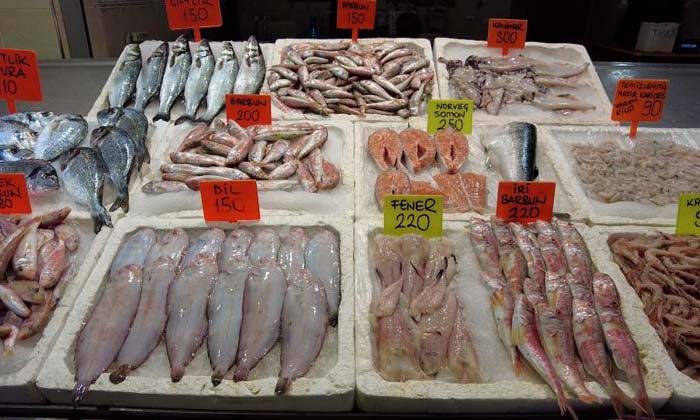 Balık fiyatları yarı yarıya düştü