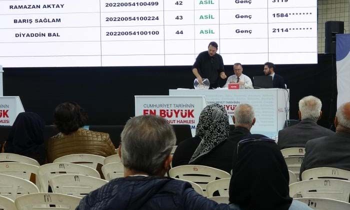 Mardin’de TOKİ kurası heyecanı yaşandı