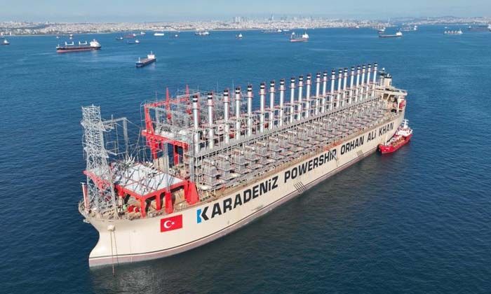 Dünyanın en büyük enerji gemisi İstanbul’da