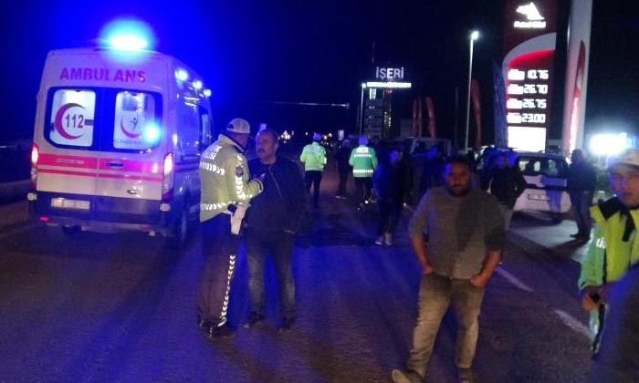 Düğünden çıkanlara ticari araç çarptı: 1 ölü, 1 yaralı