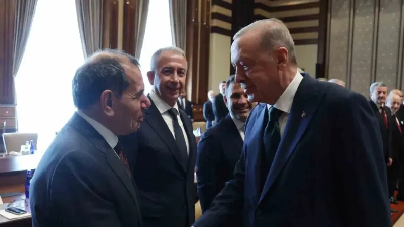 Galatasaray’ın şampiyon takımlarından Cumhurbaşkanı Erdoğan’a ziyaret Galatasaray’ın şampiyon takımlarından Cumhurbaşkanı Erdoğan’a ziyaret