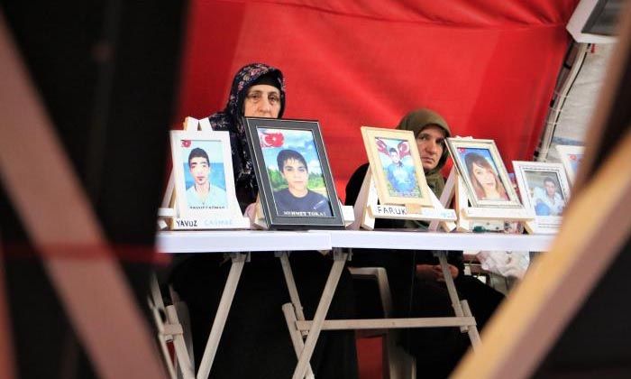 Evlat nöbetindeki anneden oğluna ‘teslim ol’ çağrısı