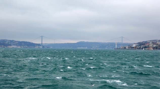 İstanbul’da fırtına etkili oluyor İstanbul’da fırtına etkili oluyor