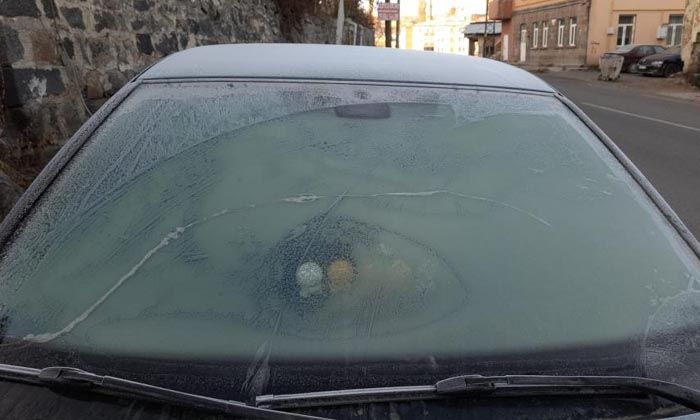 Kars eksi 9’u gördü, araçların camları dondu