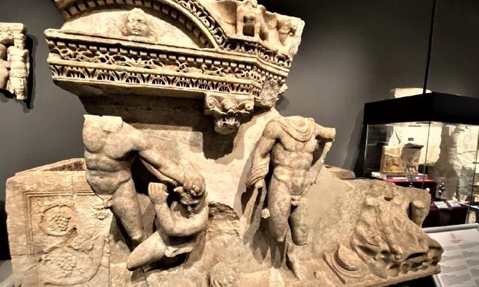 Yıllar önce Türkiye’den yağmalanarak Amerika’ya götürülen 9 parçadan oluşan 6 eser ait oldukları yere kazandırıldı