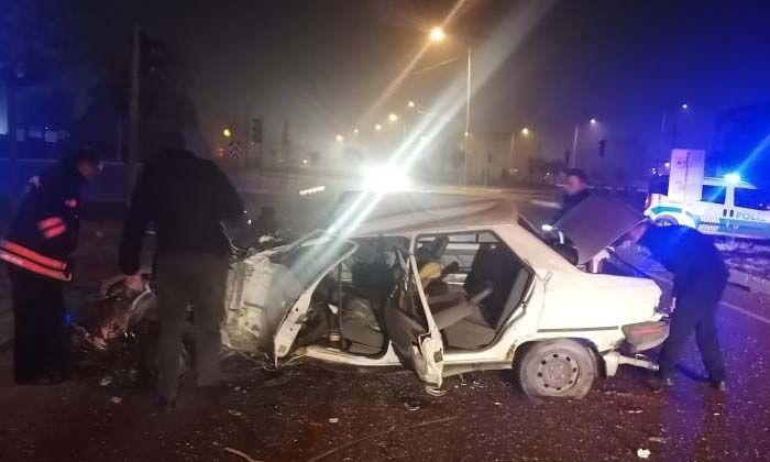 Sivas’ta yolcu otobüsü ile otomobil çarpıştı: 1 ölü 1 yaralı