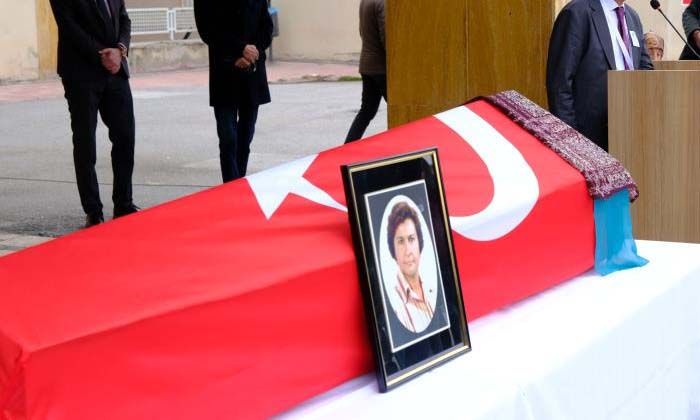 Hayatını kaybeden Prof. Dr. Esin Yıldız defnedildi