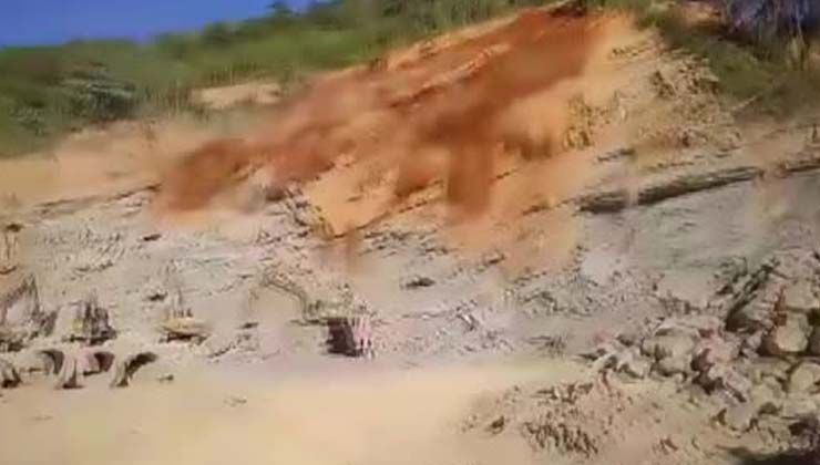 Hindistan’da taş ocağında toprak kayması: En az 12 işçi toprak altında kaldı Hindistan’da taş ocağında toprak kayması: En az 12 işçi toprak altında kaldı