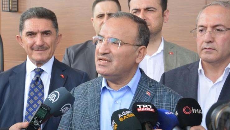Bakan Bozdağ: Türk mahkemelerini basan, yargıçlarımıza, savcılarımıza el kol sallayanların dokunulmazlığını kaldırın