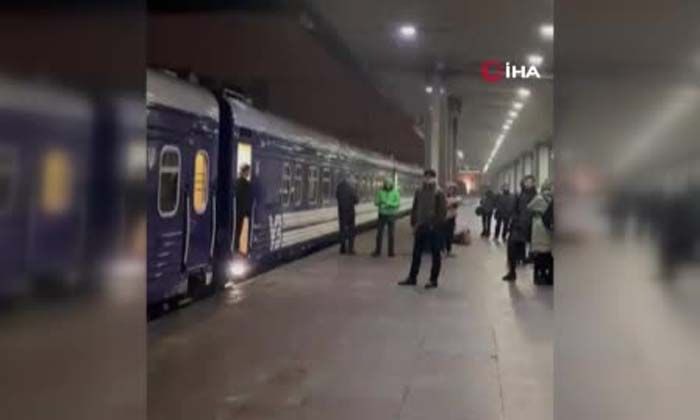 Kiev’den Rus ordusunun çekildiği Herson’a ilk yolcu treni