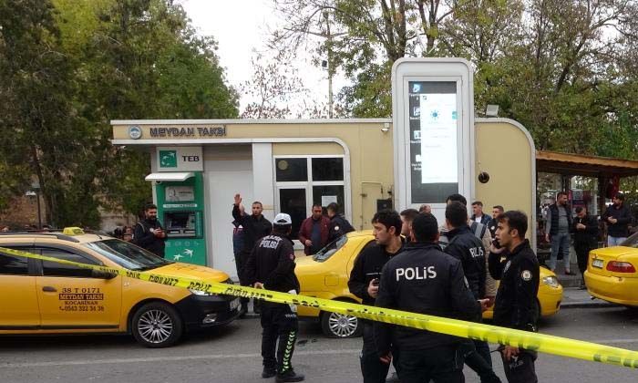 Kavgada husumetlisi yerine babası ve kardeşini vurdu