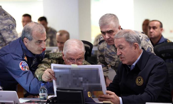 Bakan Akar, “Pençe-Kılıç Hava Harekatı”nı Hava Kuvvetleri Harekat Merkezinden sevk ve idare etti