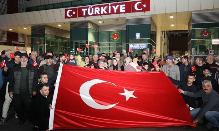 Çavuşoğlu: Ukrayna’da mahsur kalan ve girişimlerimiz ile ülkemize getirdiğimiz 88 Ahıskalı kardeşimiz; vatanınıza hoş geldiniz