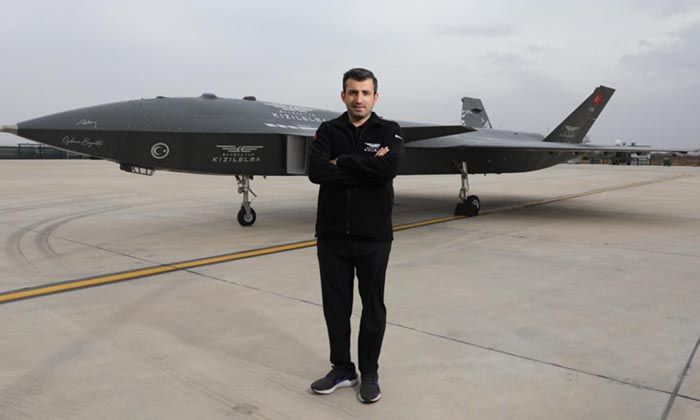 Selçuk Bayrak’tar’ın gurur pozu