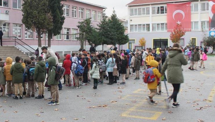1 haftalık tatil sona erdi, ilk ve orta öğretim öğrencileri ders başı yaptı