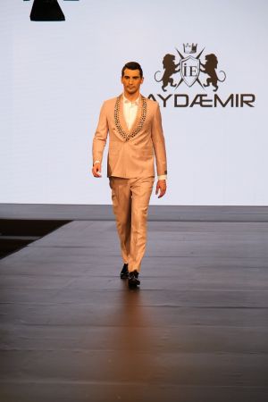 İlayda Emir Yine Adından Söz Ettirdi