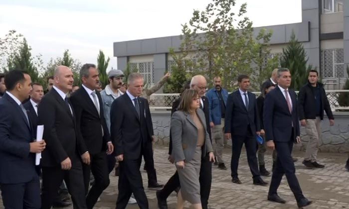 Bakan Soylu ve Bakan Özer saldırı bölgesinde