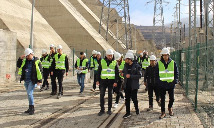 Geleceğin mühendisleri, Türkiye’nin ilk hibrit enerji santralini ziyaret etti