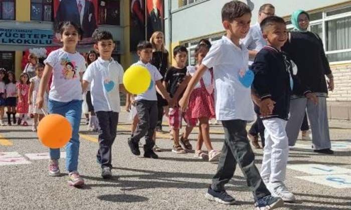 Sakarya’da okullara deprem yüzünden 1 gün ara verildi