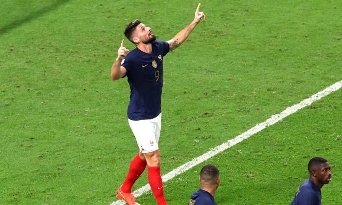 Olivier Giroud iki gol attı, Henry’i yakaladı