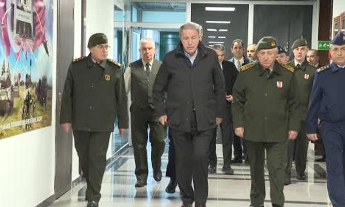 Bakan Akar ve TSK komuta kademesi, Kara Kuvvetleri Harekat Merkezi’nde