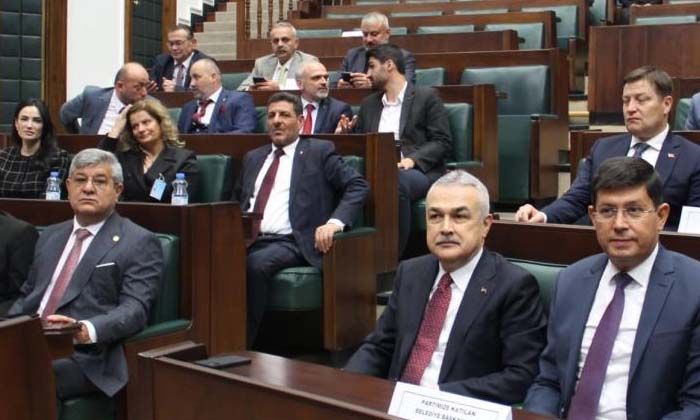 İYİ Partili Başkan Özcan, AK Parti saflarında