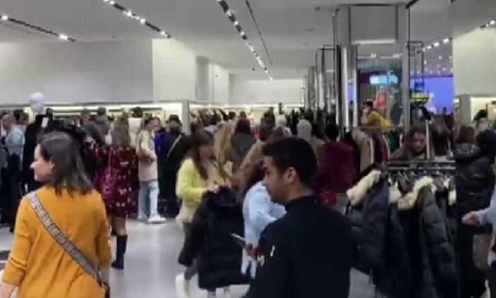 AVM’lerde indirim izdihamı