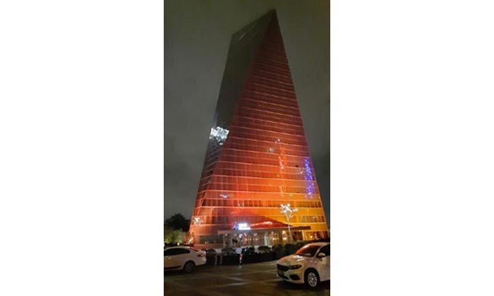 QNB Finansbank kadına yönelik şiddete karşı turuncu ışıkla “hayır” diyor