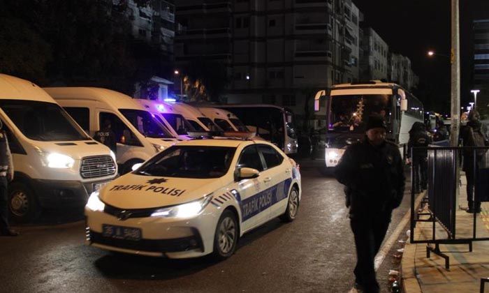 Altaylı taraftarlar 7 saat sonra stattan ayrıldı