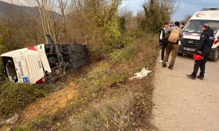 Yolcu otobüsü şarampole devrildi: 39 yaralı
