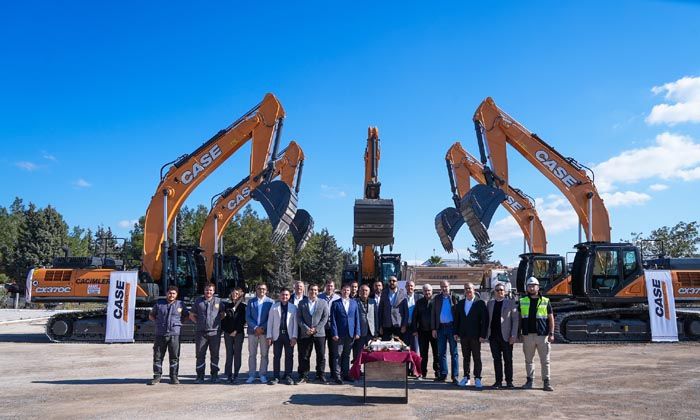 TürkTraktör’den Cacimler İnşaat’a 35‘inci iş makinesi teslimatı