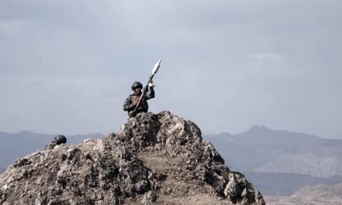 MSB komandoların teröristlerin inlerine girdiği anları paylaştı