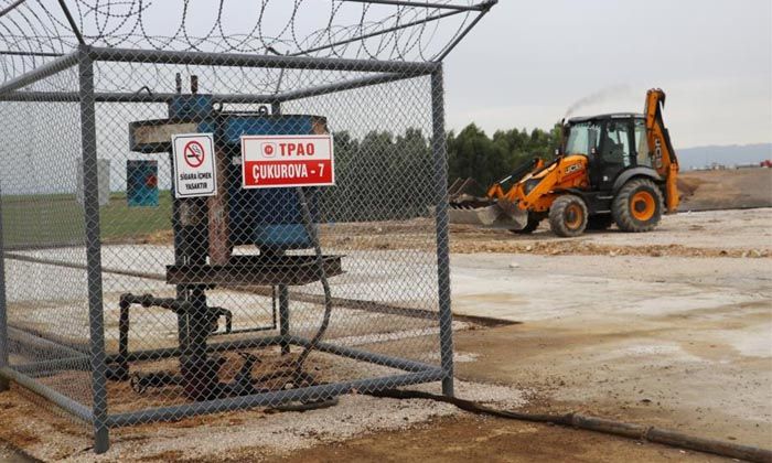 Adana’da su seviyesinde çıktı: “Çukurova 7” isimli kuyudan petrol fışkırdı